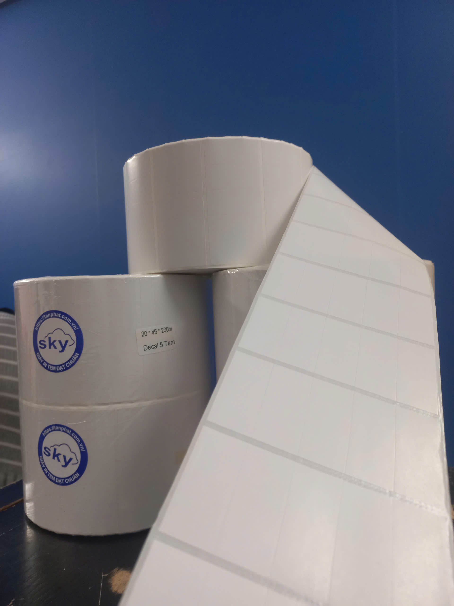 giay-in-ma-vach-5-tem-20x45x200m-bo-goc1 Giấy in mã vạch 5 tem 20x45x200m, bo góc ảnh 3
