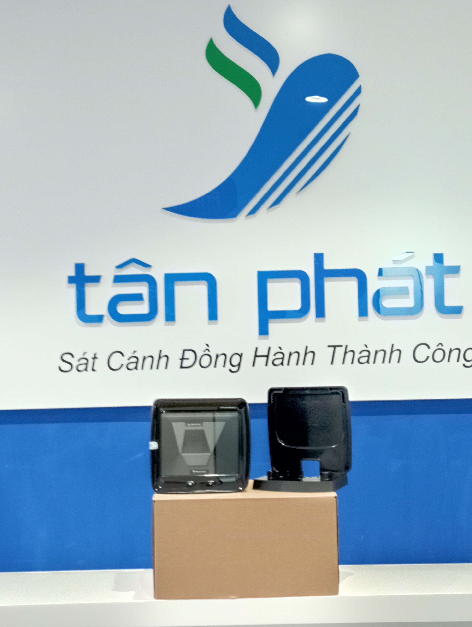 z4970411175961_9a6c0867da1df217073789e8342b2cff Bộ sạc Hình ảnh thực tế máy quét mã vạch Newland FR8080 thiết kế